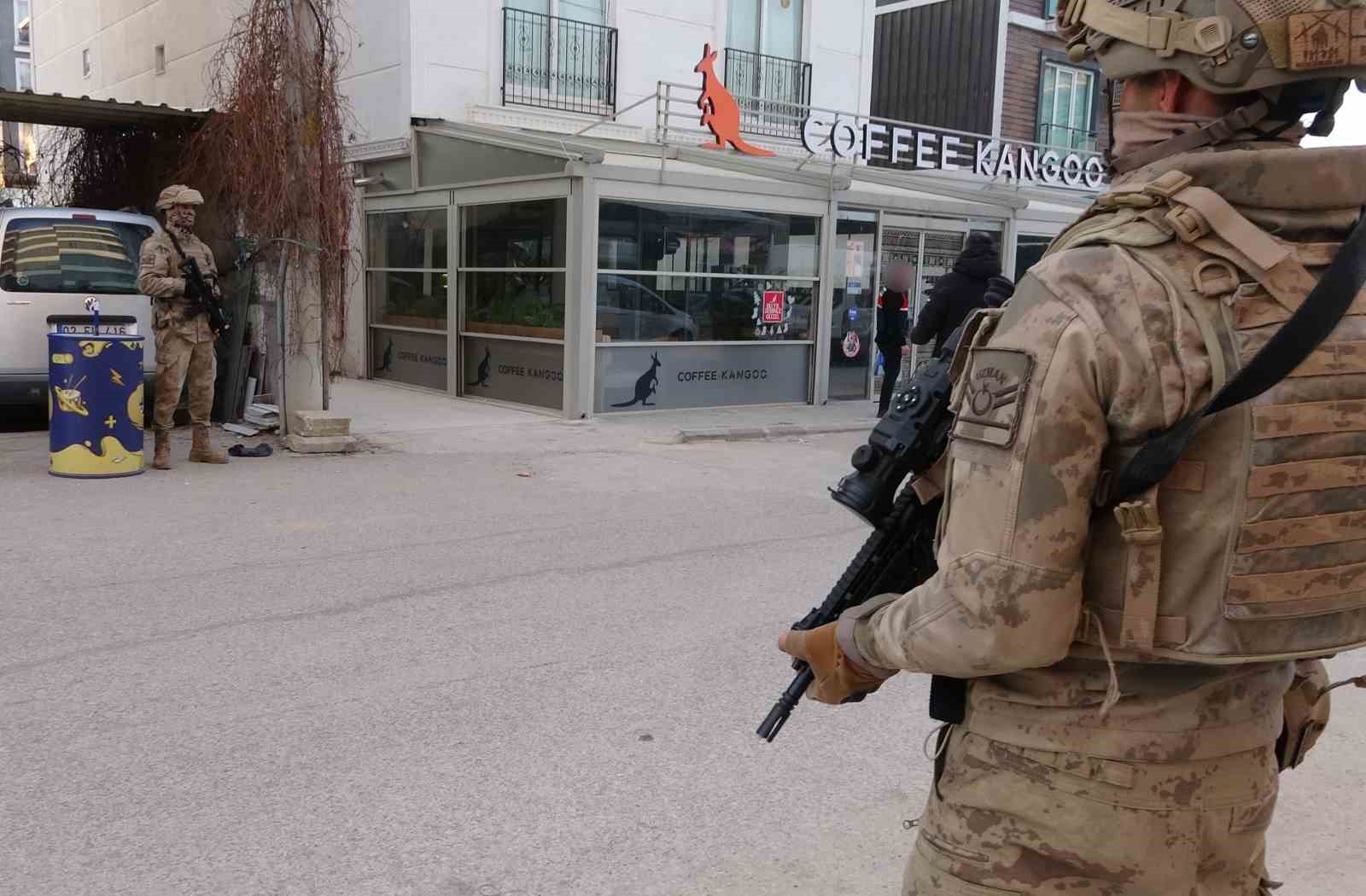 İHD&rsquo;nin eski başkanı, ter&ouml;r operasyonunda g&ouml;zaltına alındı
