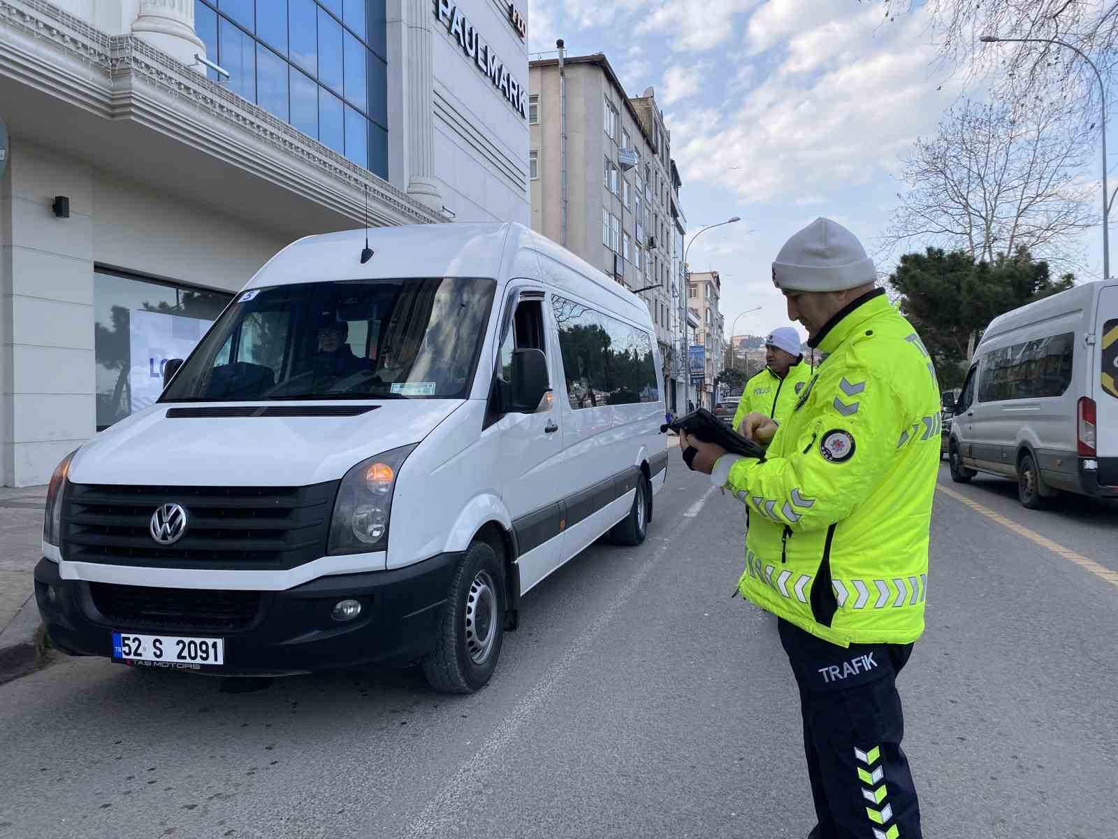 Ordu’da eş zamanlı 4 farklı noktada okul servis araçları denetlendi