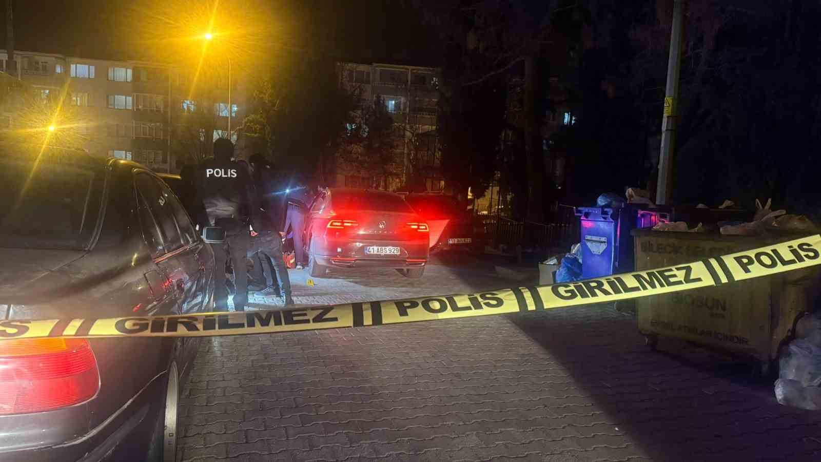 Bilecik&rsquo;te 1 kişinin &ouml;ld&uuml;ğ&uuml;, 1 kişinin de yaralandığı &ccedil;atışma anı g&uuml;venlik kamerasına yansıdı
