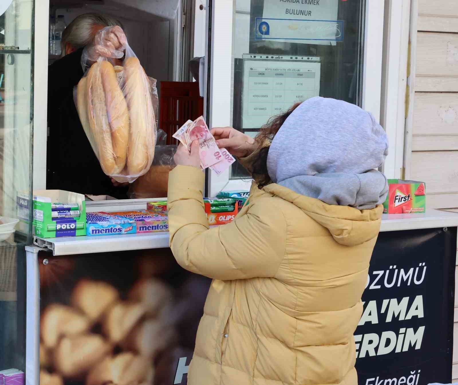 Antalyalılar ‘Halk Ekmek’ten memnun
