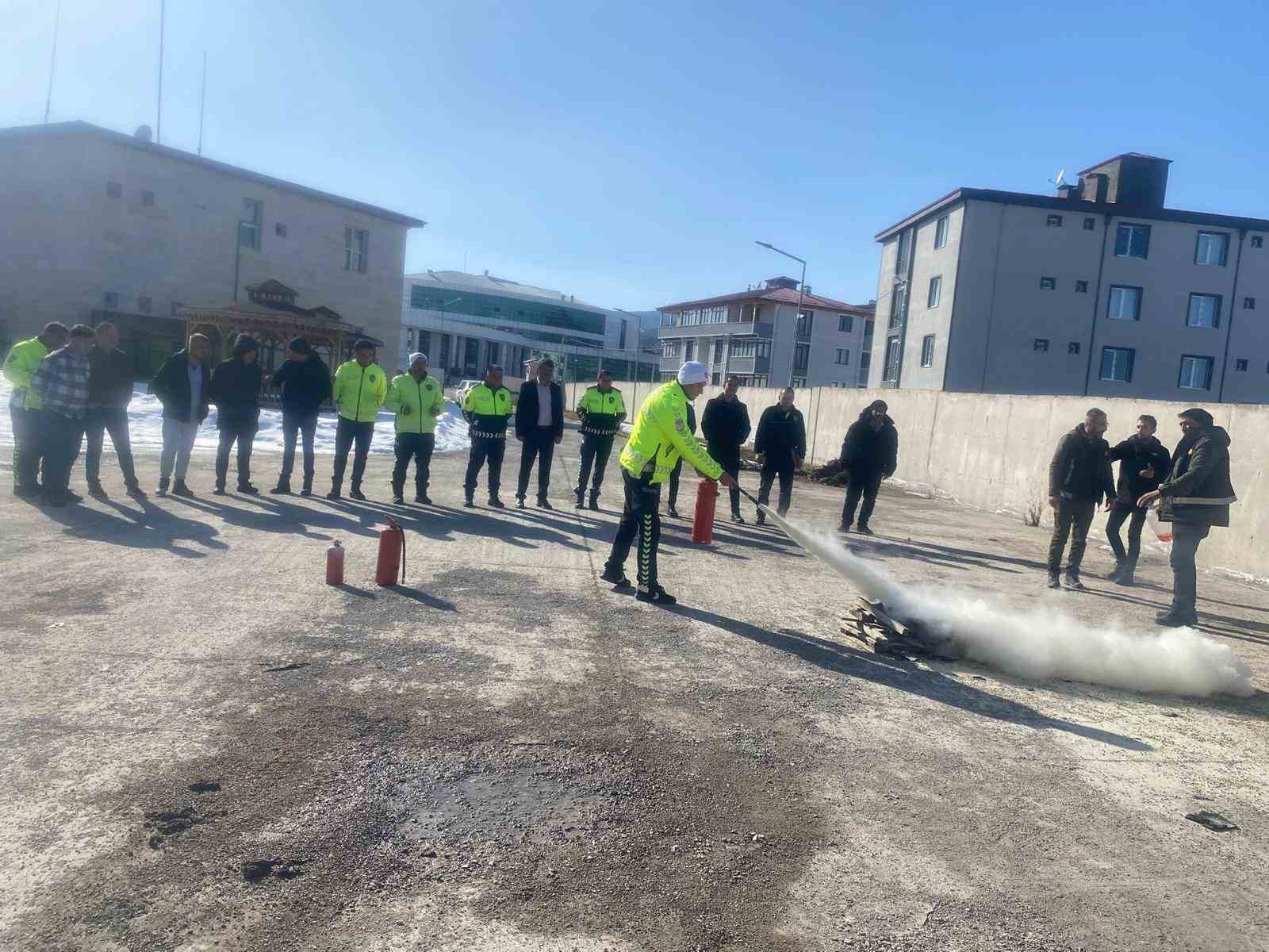 İtfaiyeden polislere "Yangın G&uuml;venliği Eğitimi"
