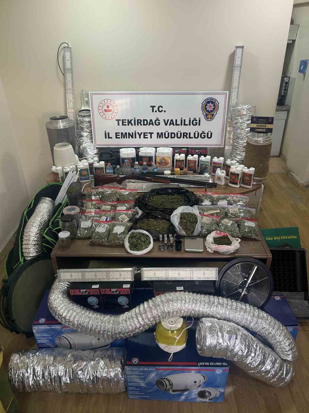 Polis elini nereye atsa uyuşturucu bulundu