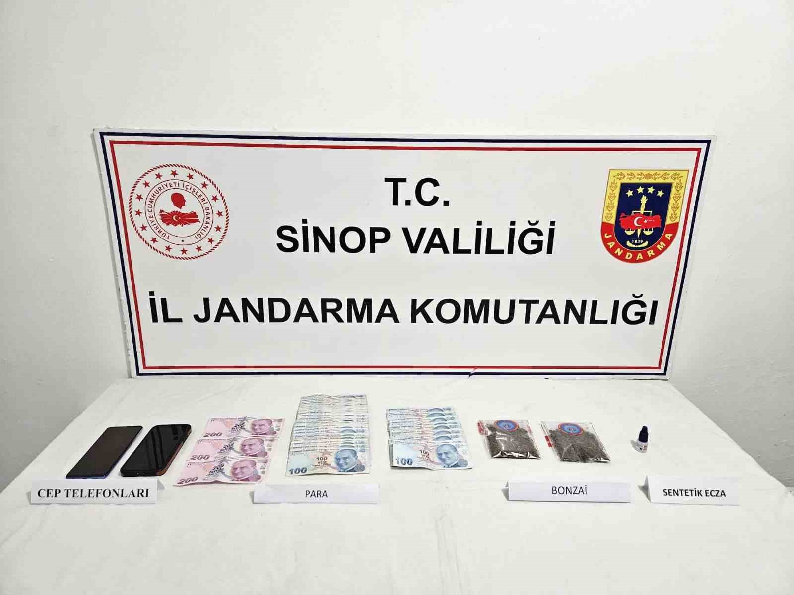Sinop&rsquo;ta şahıslardan satışa hazır uyuşturucu ele ge&ccedil;ti
