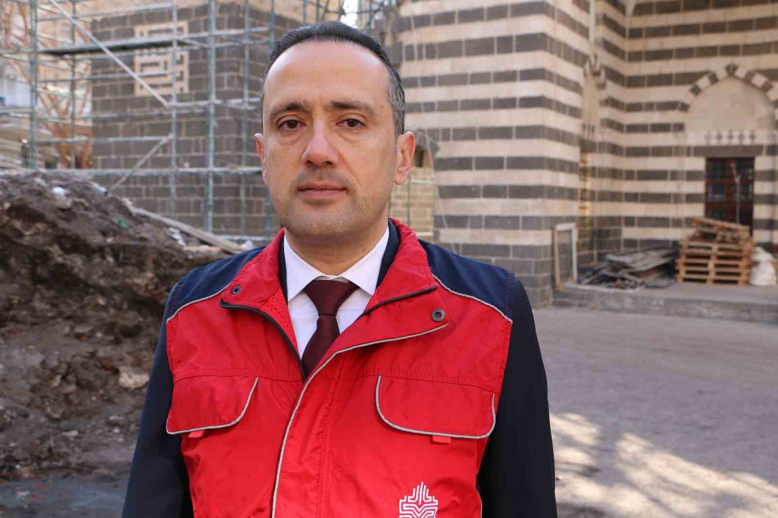 Depremlerde hasar g&ouml;ren tarihi yapılar restore ediliyor
