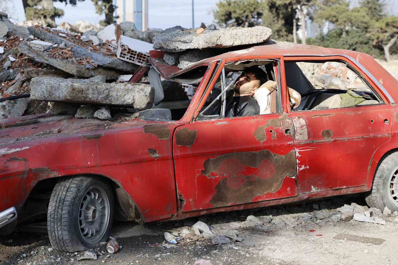 Esenler Belediyesi’nden gerçeğini aratmayan deprem tatbikatı
