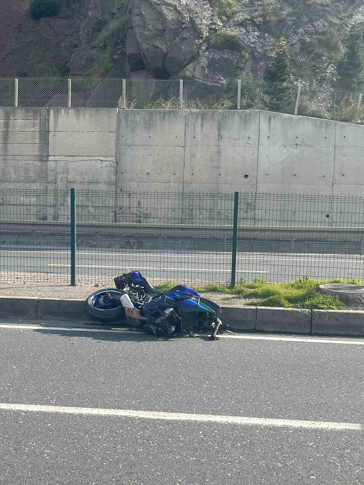 Bariyere çarpan motosikletin sürücüsü 3 günlük yaşam mücadelesini kaybetti
