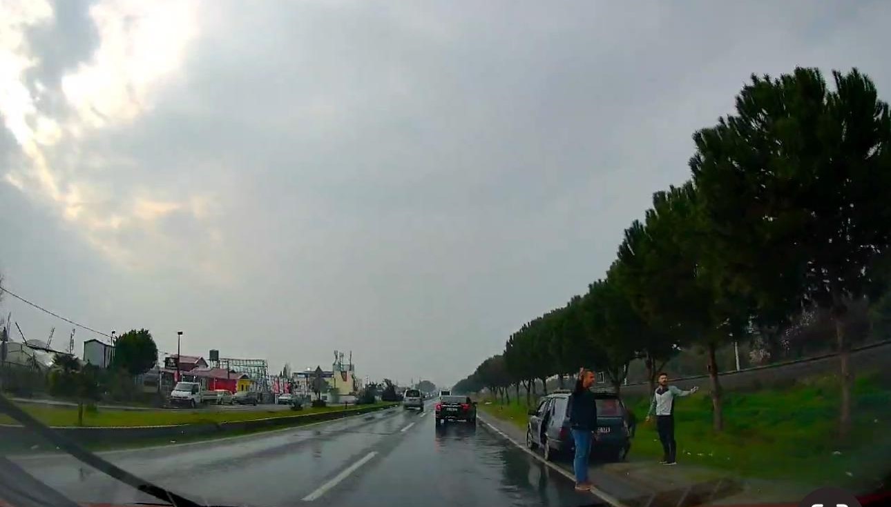 Otomobille çarpışan kamyon ağaca çarparak durabildi:1 yaralı