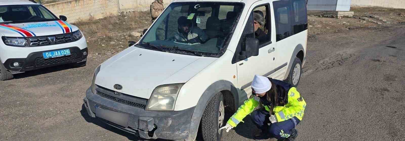 Ağrı&rsquo;da trafik kontrolleri: 51 kişiye ceza, 16 ara&ccedil; men edildi

