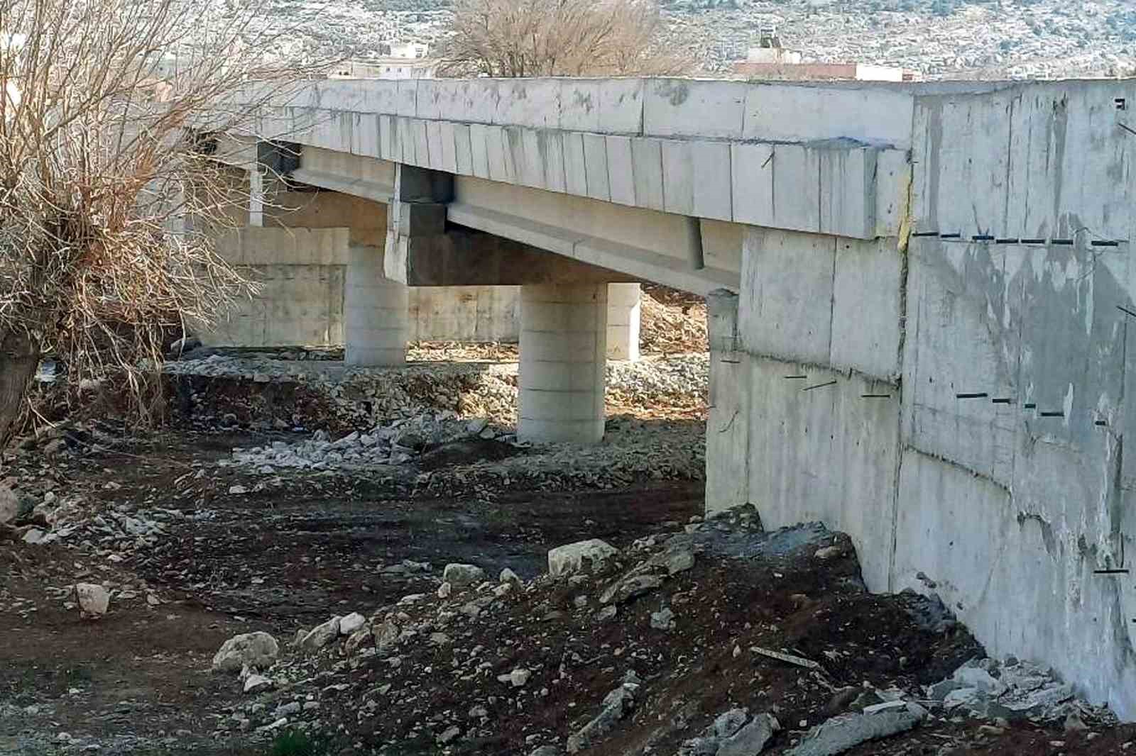 Eskialtıntaş K&ouml;pr&uuml;s&uuml; inşaatı &ccedil;alışmalarında sona gelindi
