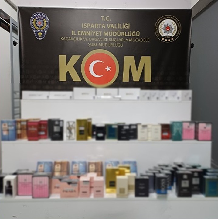 Isparta&rsquo;da 26 g&uuml;nde 18 operasyon: silah, ka&ccedil;ak sigara ve sahte alkol ele ge&ccedil;irildi
