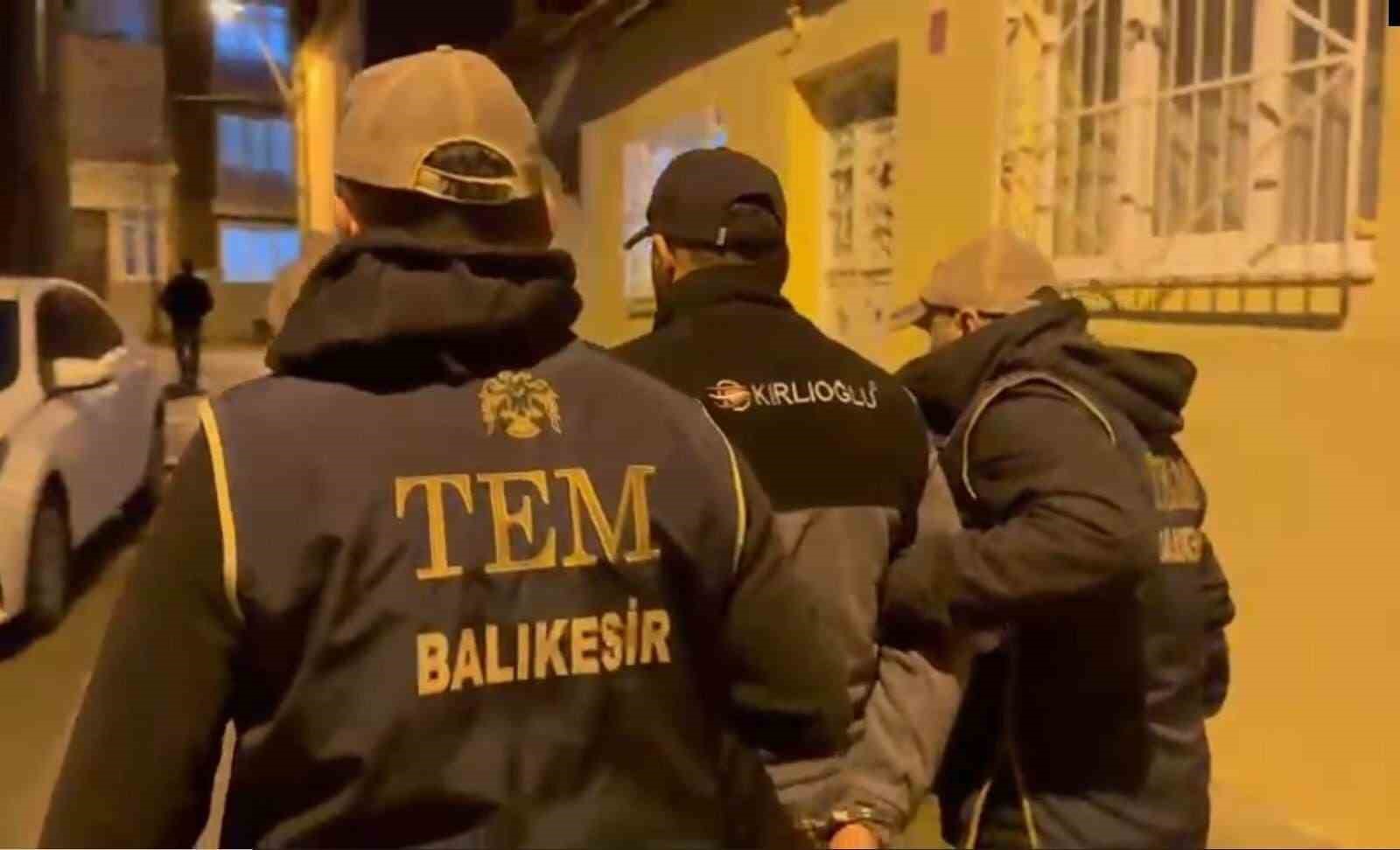Balıkesir&rsquo;de 4 DAEŞ ş&uuml;phelisine g&ouml;zaltı

