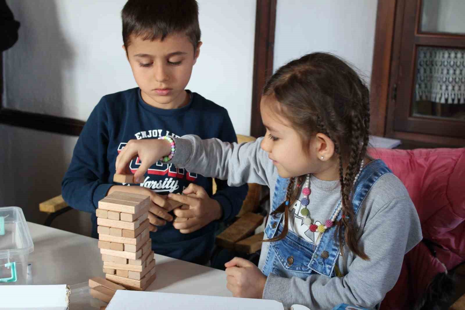 &Ccedil;ocuklar; &rsquo;K&uuml;t&uuml;phane Yarıyıl Programı&rsquo;nda eğitici ve eğlendirici etkinliklere katıldı
