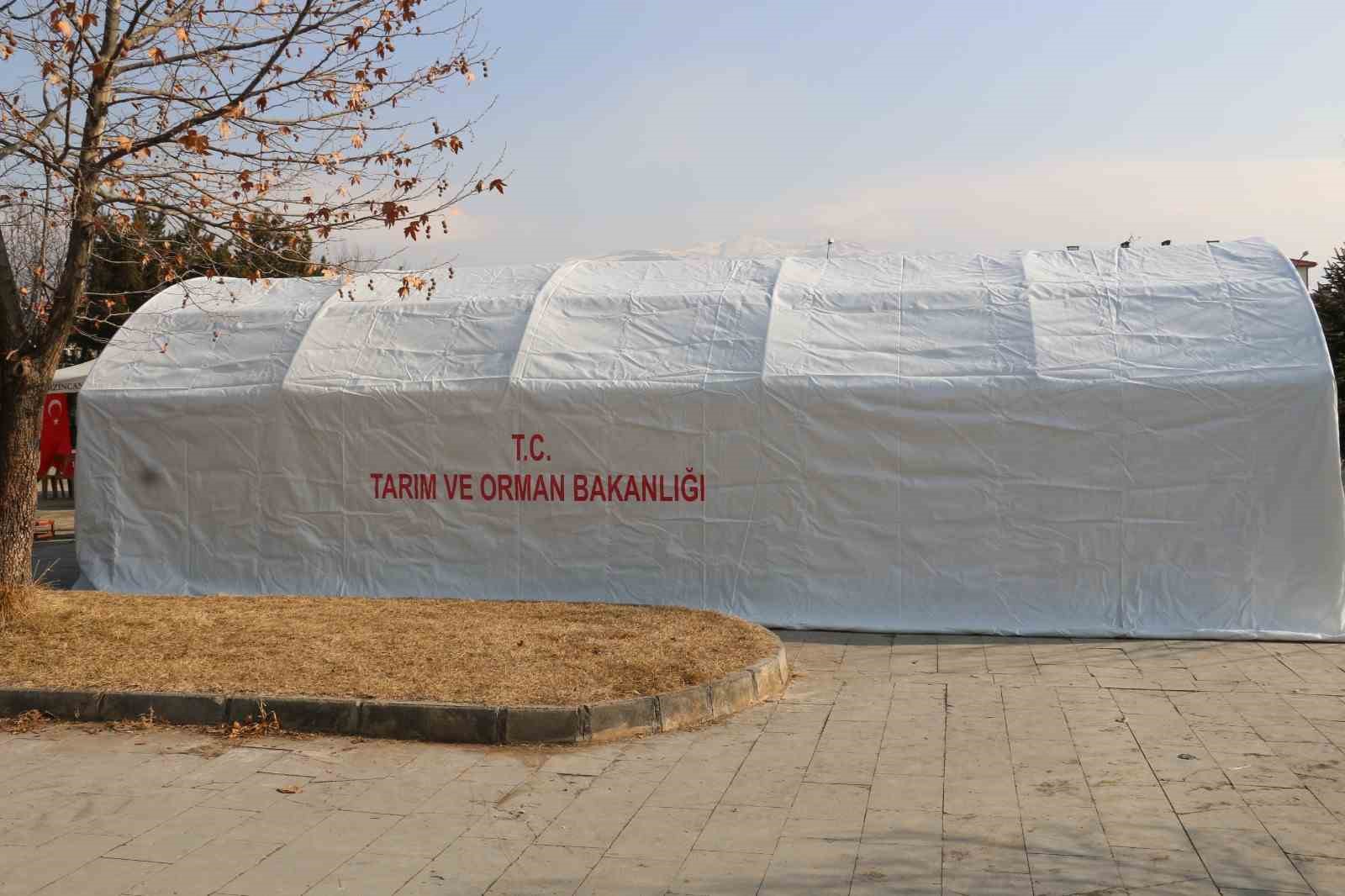 Erzincan&rsquo;da 66 yetiştiriciye hayvan &ccedil;adırı teslim edildi
