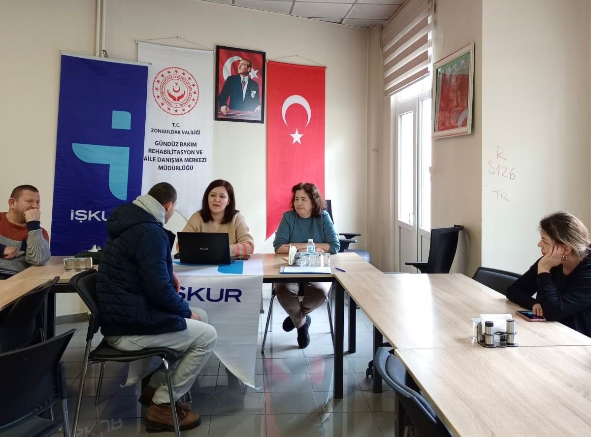 Engelli vatandaşlara iş arama ve işe alım m&uuml;lakatlarına hazırlık s&uuml;reci anlatıldı
