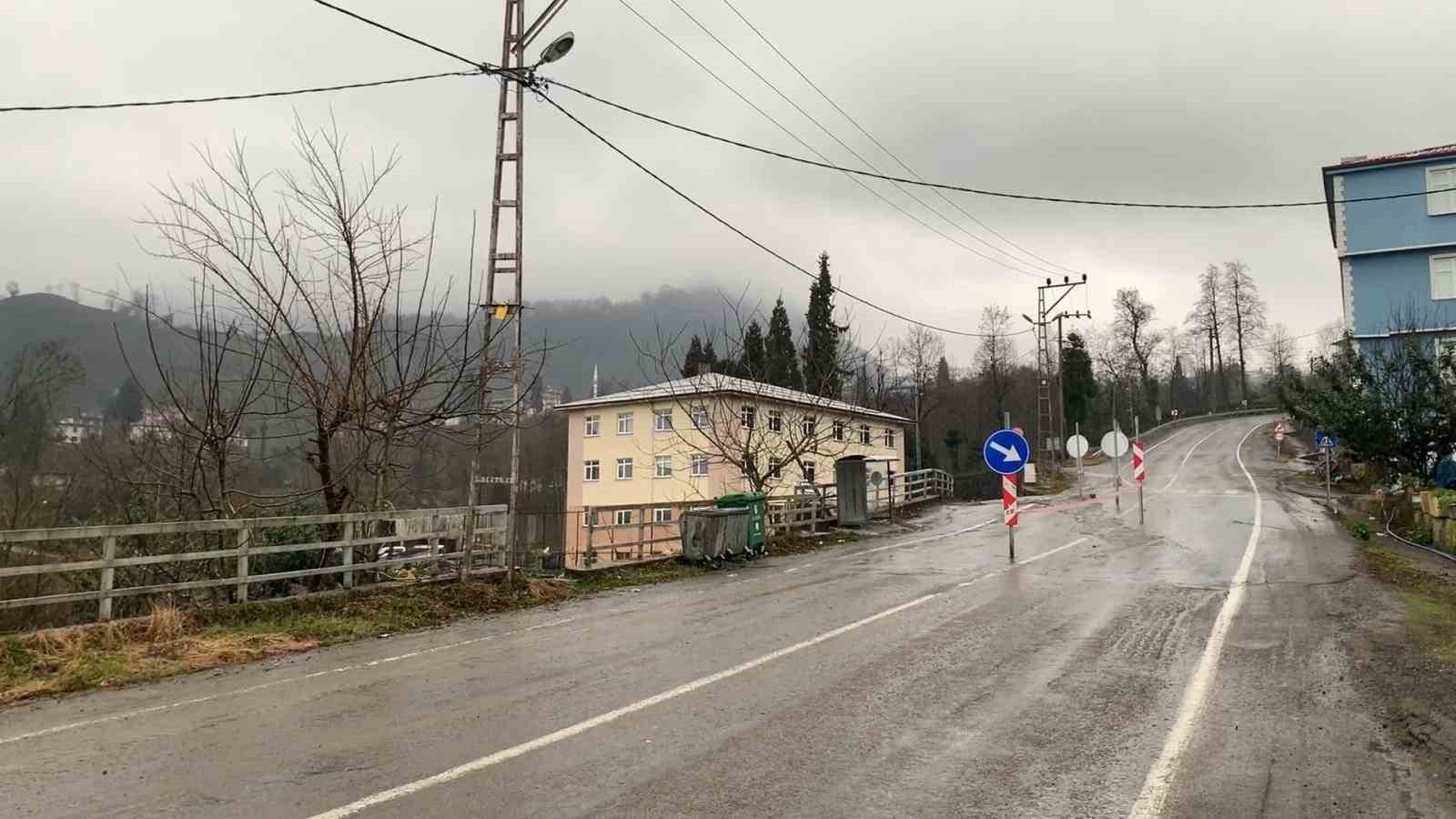 Rize&rsquo;de eğitime &lsquo;dere ıslahı&rsquo; engeli
