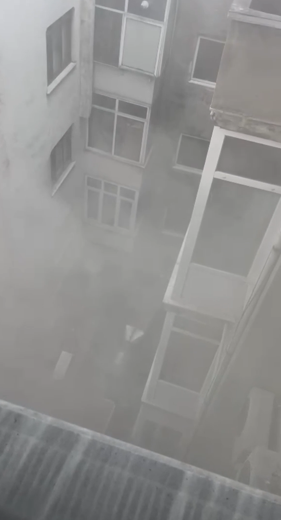 Yalova&rsquo;da iş hanında &ccedil;ıkan yangında 2 kişi dumandan etkilendi
