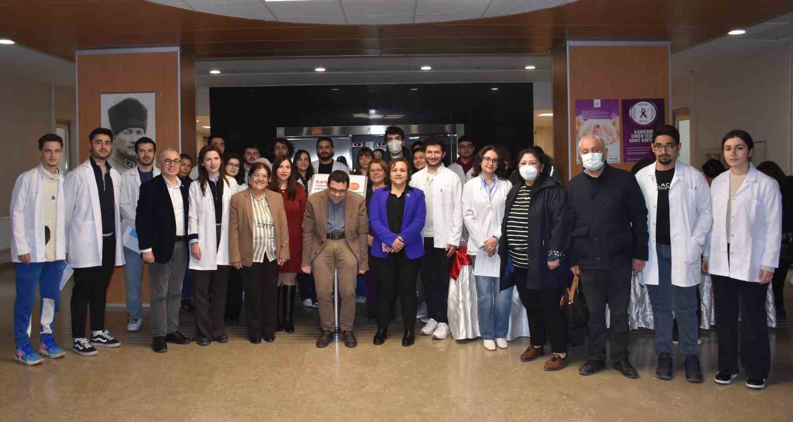 ESOG&Uuml; Hastanesi&rsquo;nde kanser bilgilendirme standı a&ccedil;ıldı
