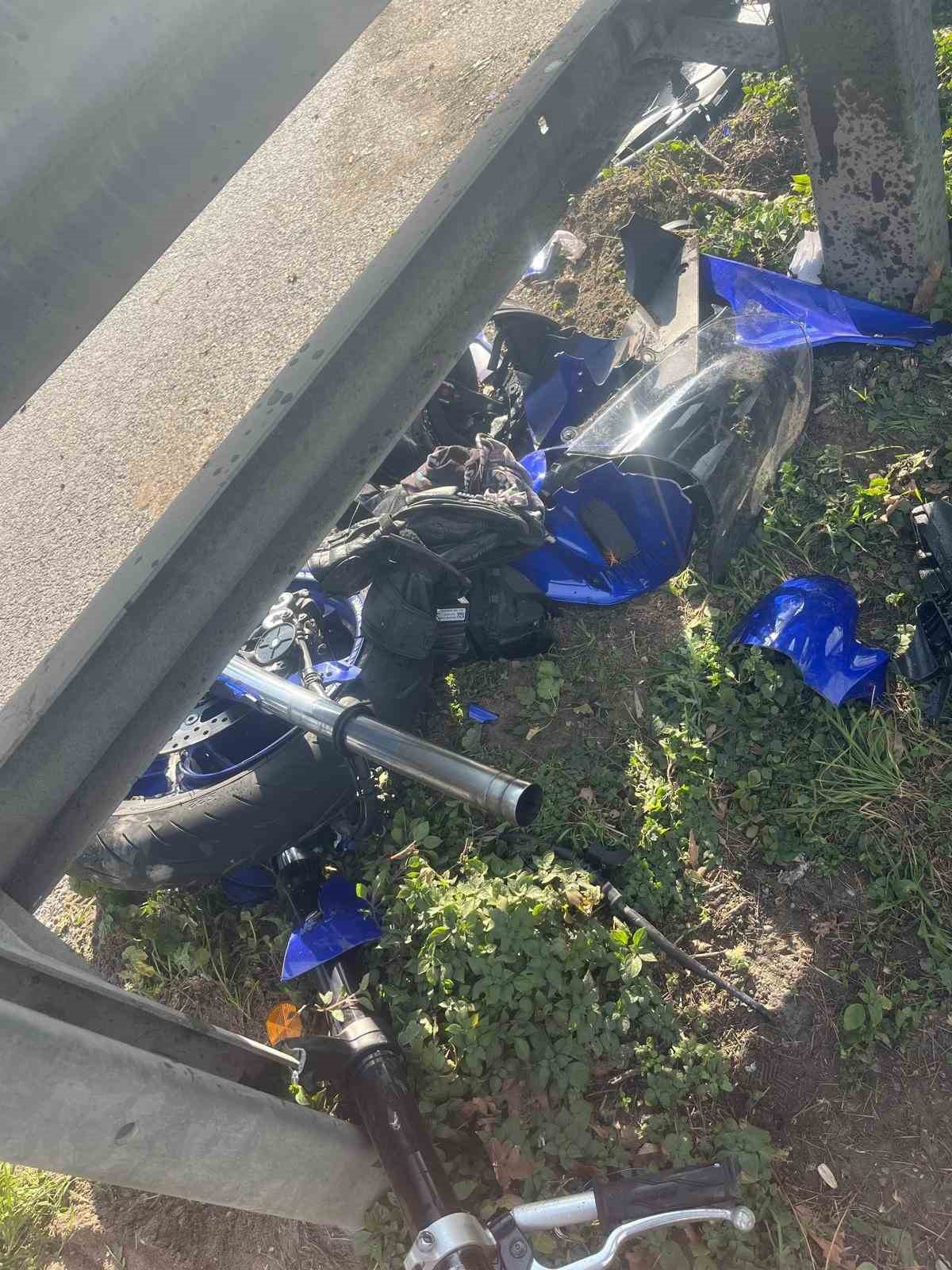 Bariyere çarpan motosikletin sürücüsü 3 günlük yaşam mücadelesini kaybetti