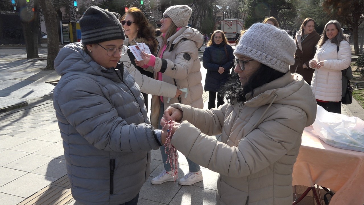 Kırklareli’nde marteniçka bileklikle kansere dikkat çektiler