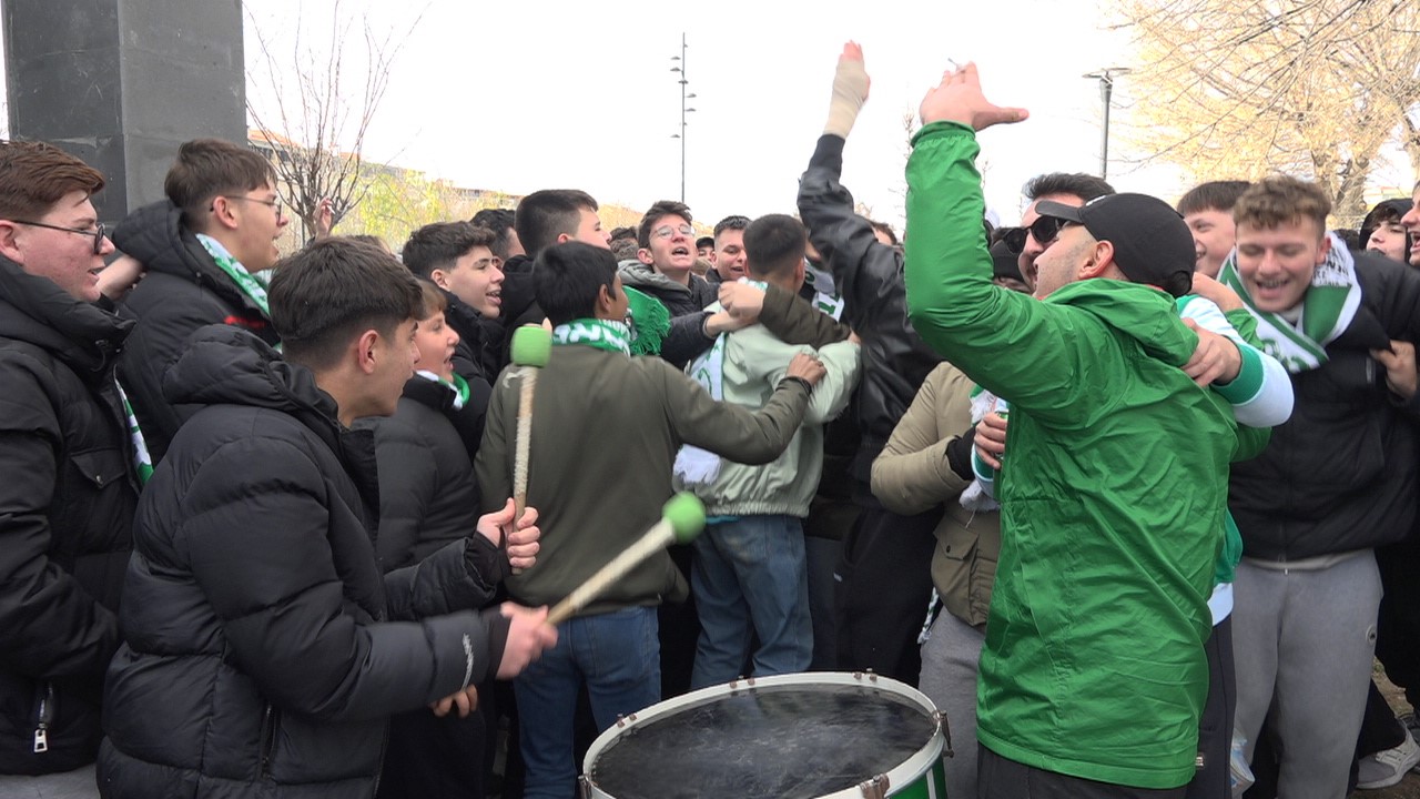 Y&uuml;zlerce Kırklarelispor taraftarı Beşiktaş deplasmanına gitti
