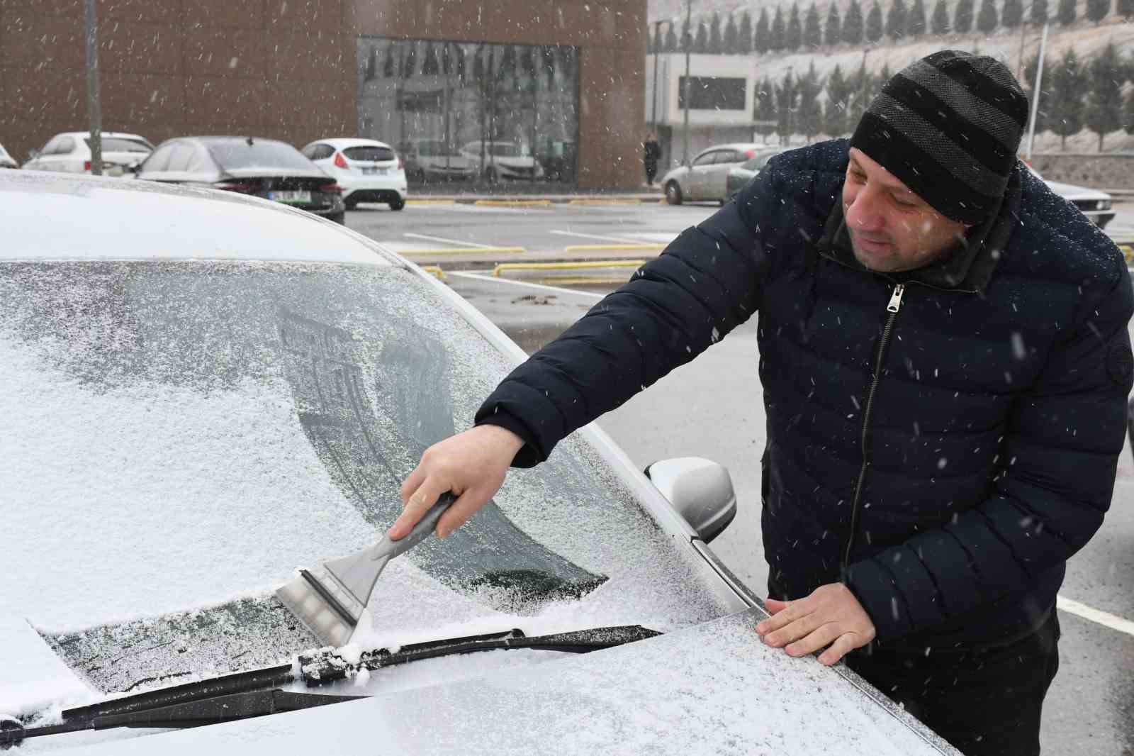 Yozgat&rsquo;ta başlayan kar yağışı sevin&ccedil;le karşılandı
