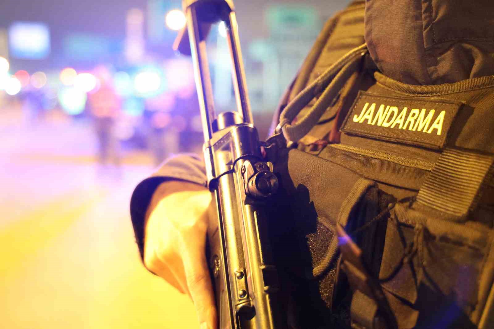 Aksaray&rsquo;da yakalanan 236 aranan şahıstan 64&rsquo;&uuml; tutuklandı
