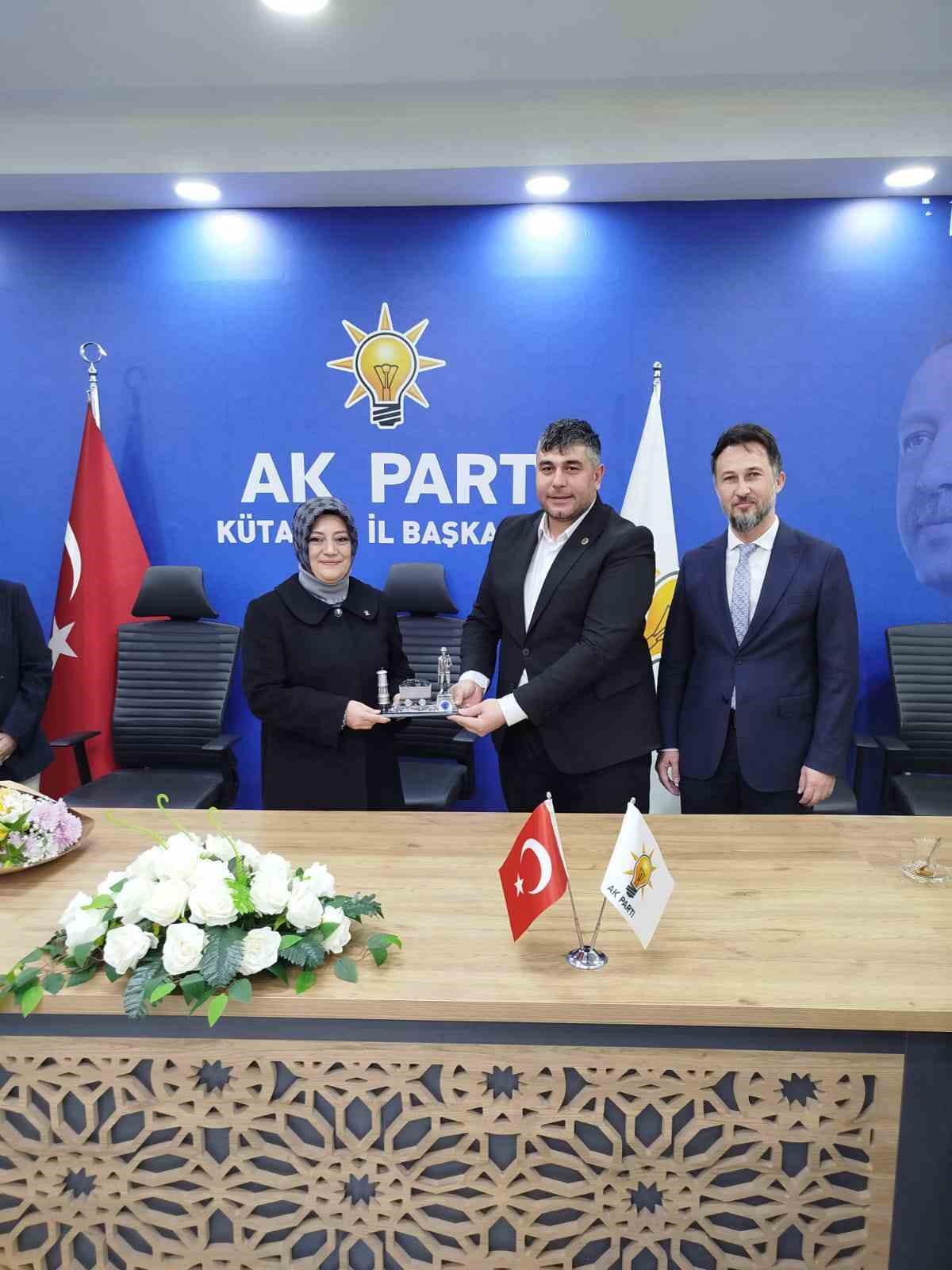 AK Parti Gediz ilçe Teşkilatı’ndan il başkanlığına ziyaret
