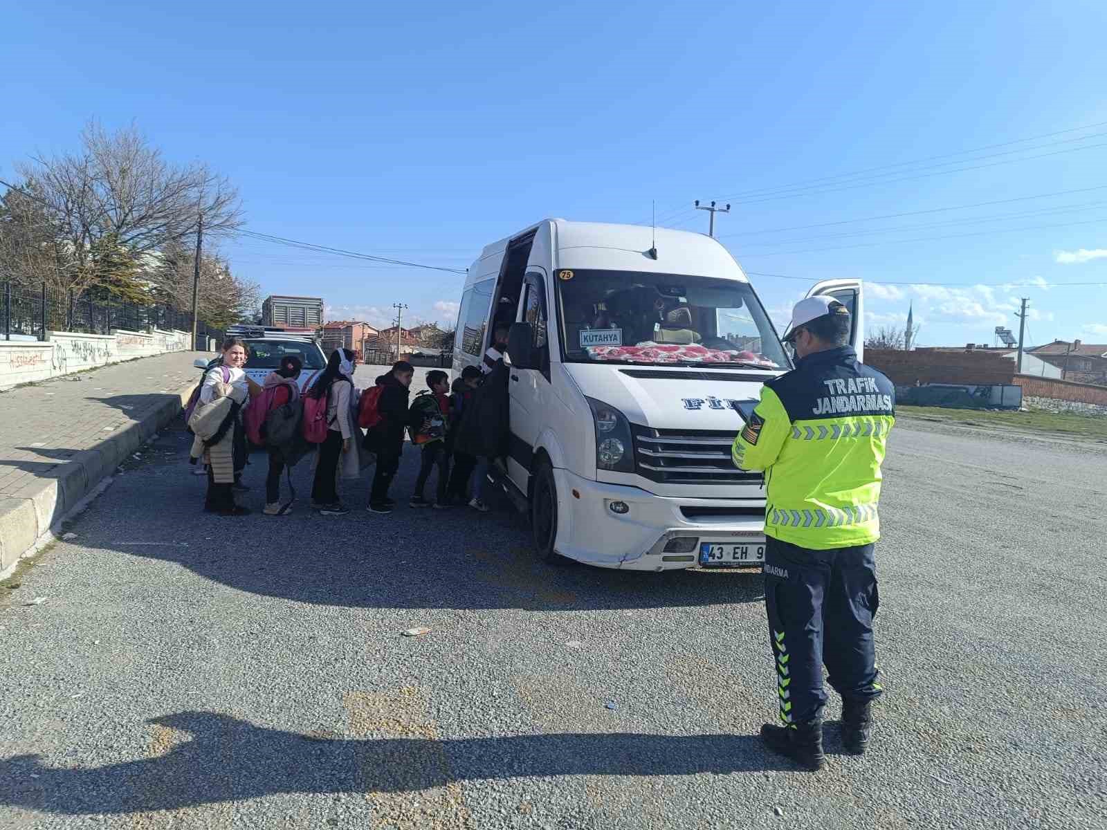 Kütahya’da jandarmadan okul servis araçları denetimi