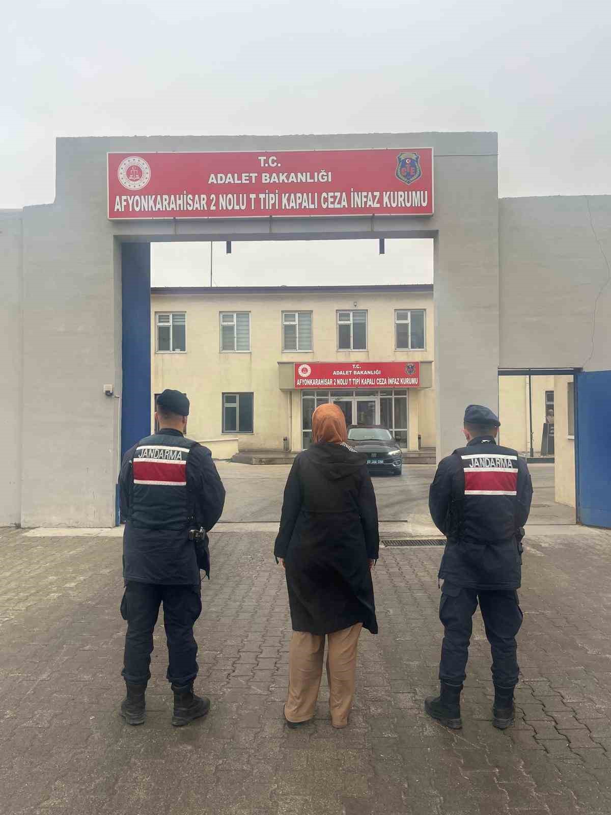 Afyonkarahisar’da silahlı terör örgütüne üye olan kadın yakalandı