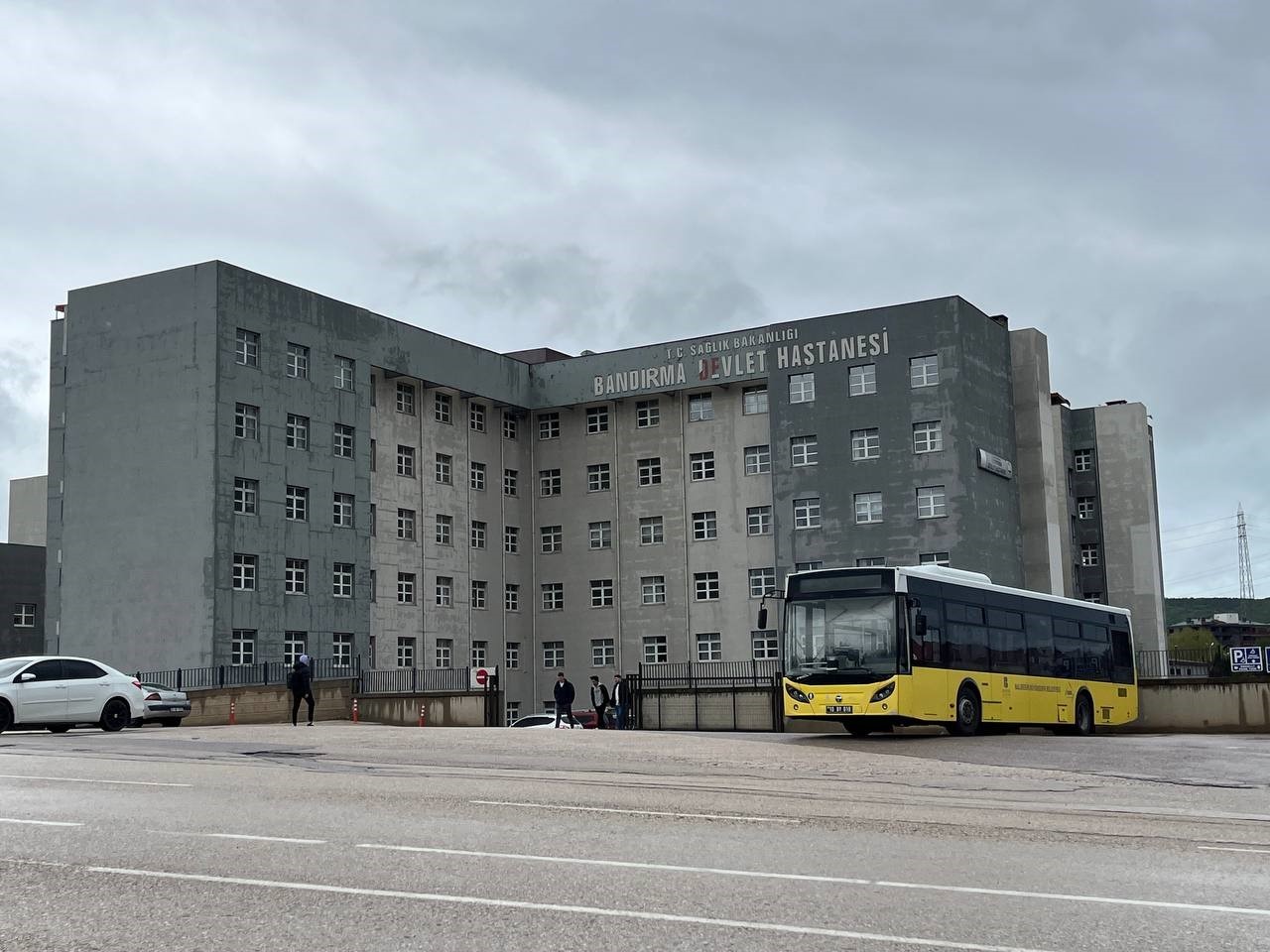 Bandırma Eğitim ve Araştırma Hastanesi&rsquo;nde asans&ouml;r krizi, vatandaşlar mağdur oldu
