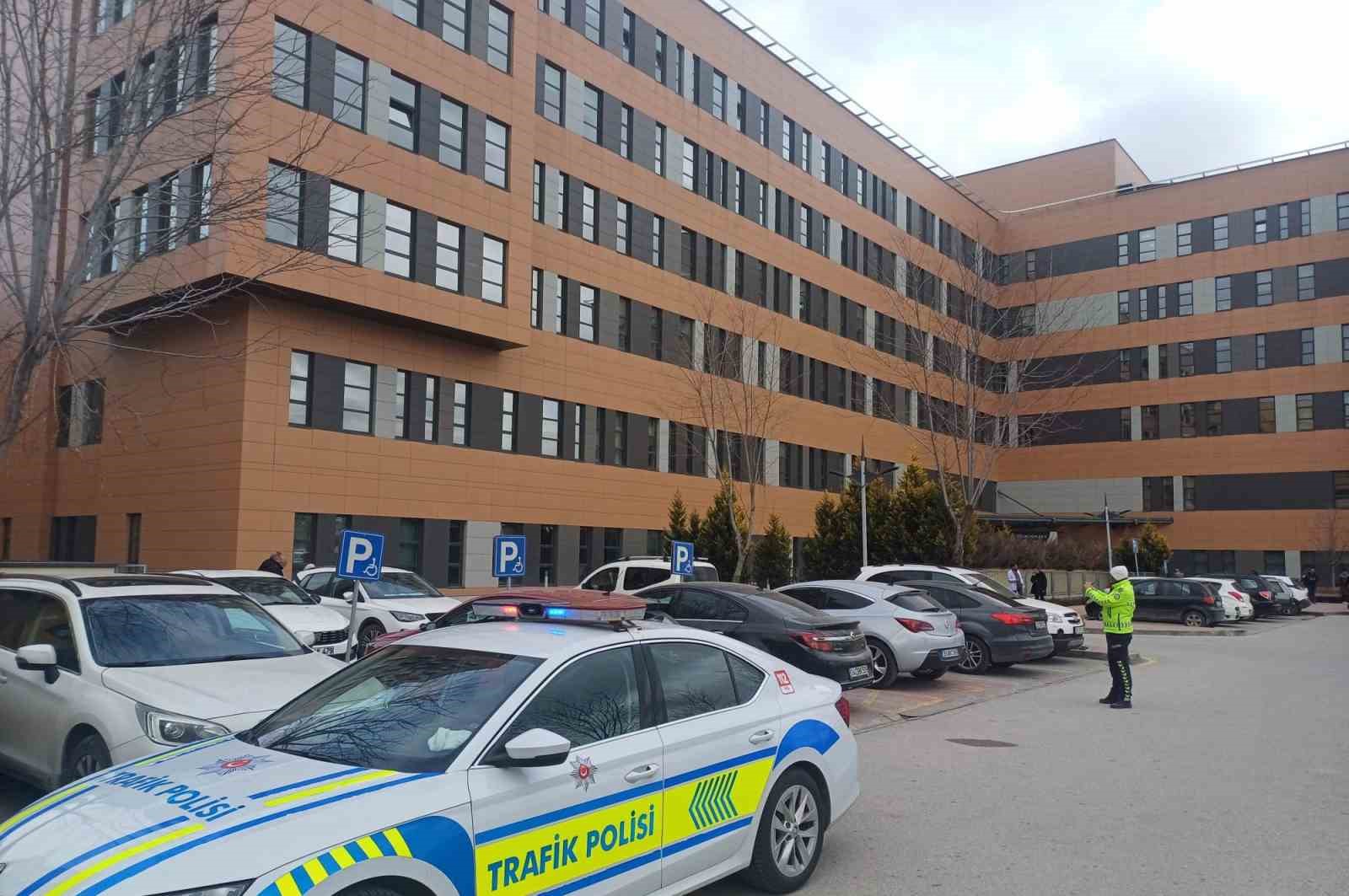 Hatalı ara&ccedil; park eden 241 s&uuml;r&uuml;c&uuml;ye ceza yazıldı
