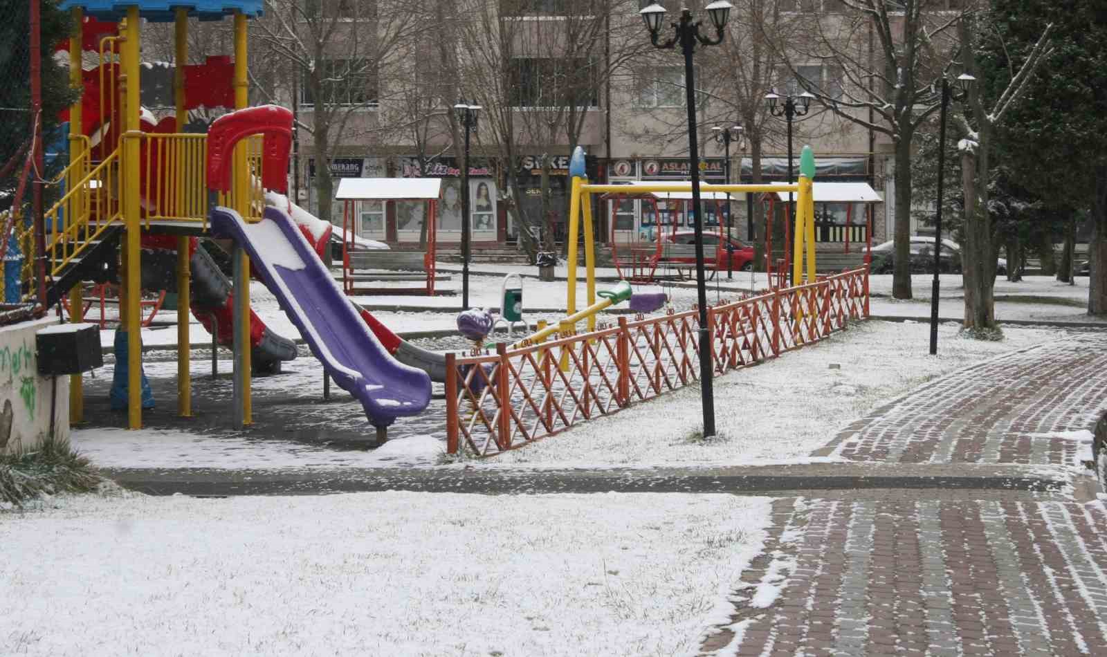 Bilecik’e yılın ilk karı yağdı