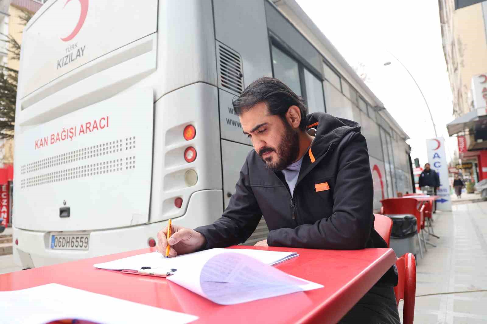 Elazığlı sağlık çalışanlarından örnek davranış: Kan bağışında bulundular
