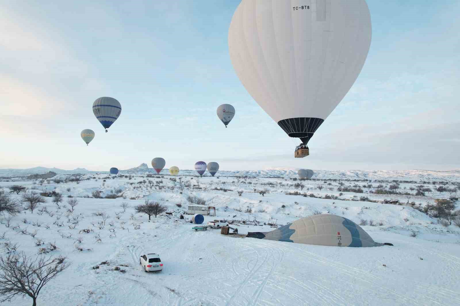 Kapadokya’da balon turuna kar molası
