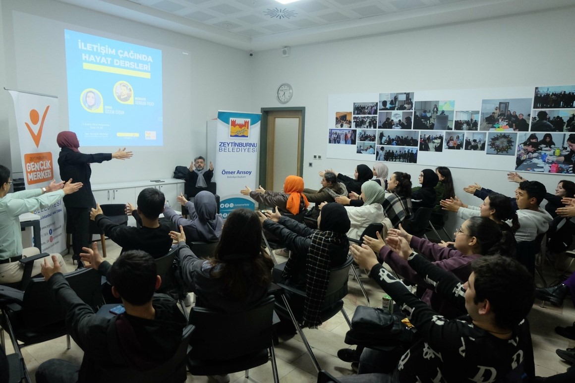 Zeytinburnu’nda gençlere artı 1 yazan seminer: ‘İletişim Çağında Hayat Dersleri’