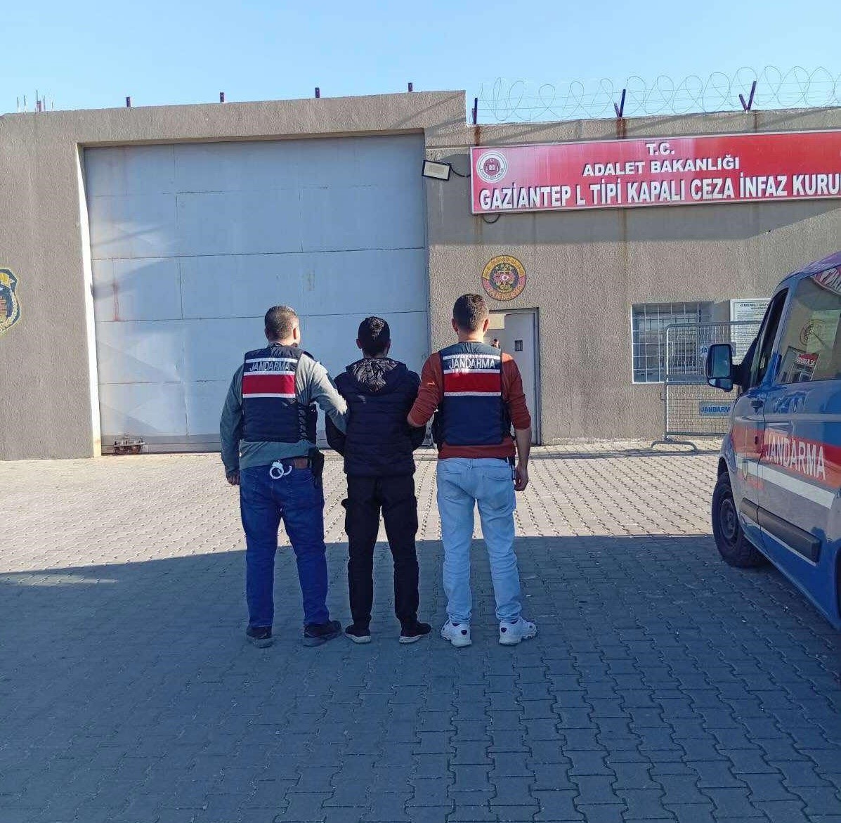 Gaziantep’te hırsızlık suçundan aranan firari yakalandı