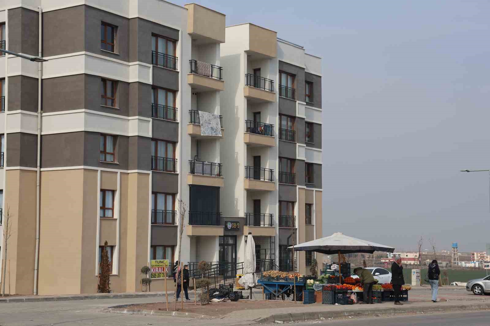 Diyarbakır’da orta hasardan ağır hasarlı durumuna gelen 2 bin 600 yapıda süreç devam ediyor