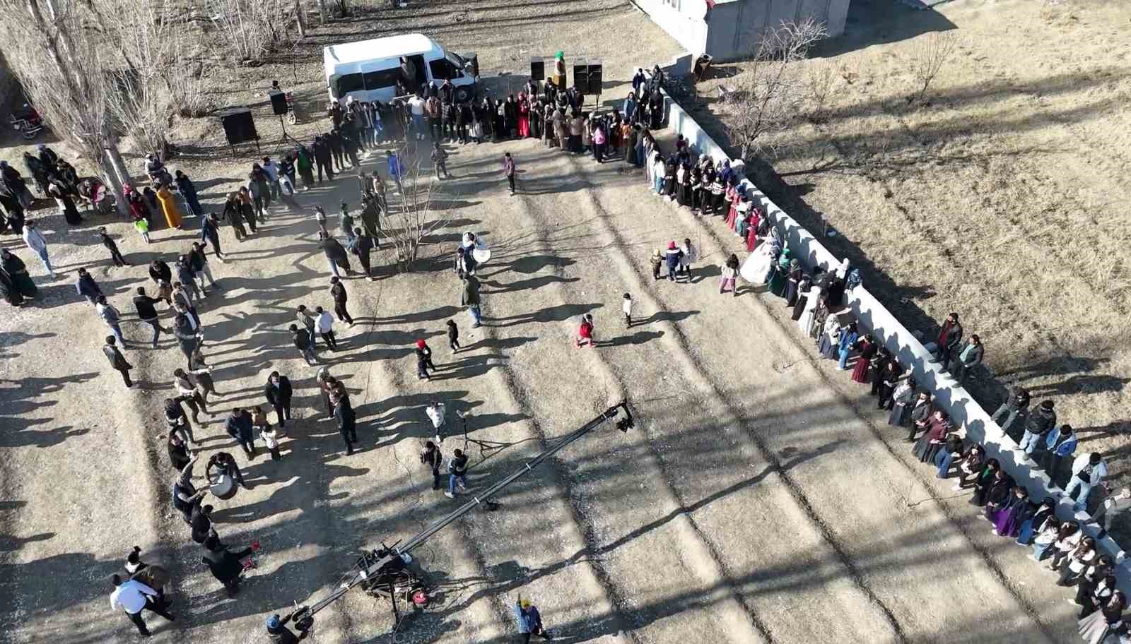 Iğdır&rsquo;da kış mevsiminin g&uuml;zel ge&ccedil;mesi bah&ccedil;e d&uuml;ğ&uuml;nlerine ilgiyi artırdı
