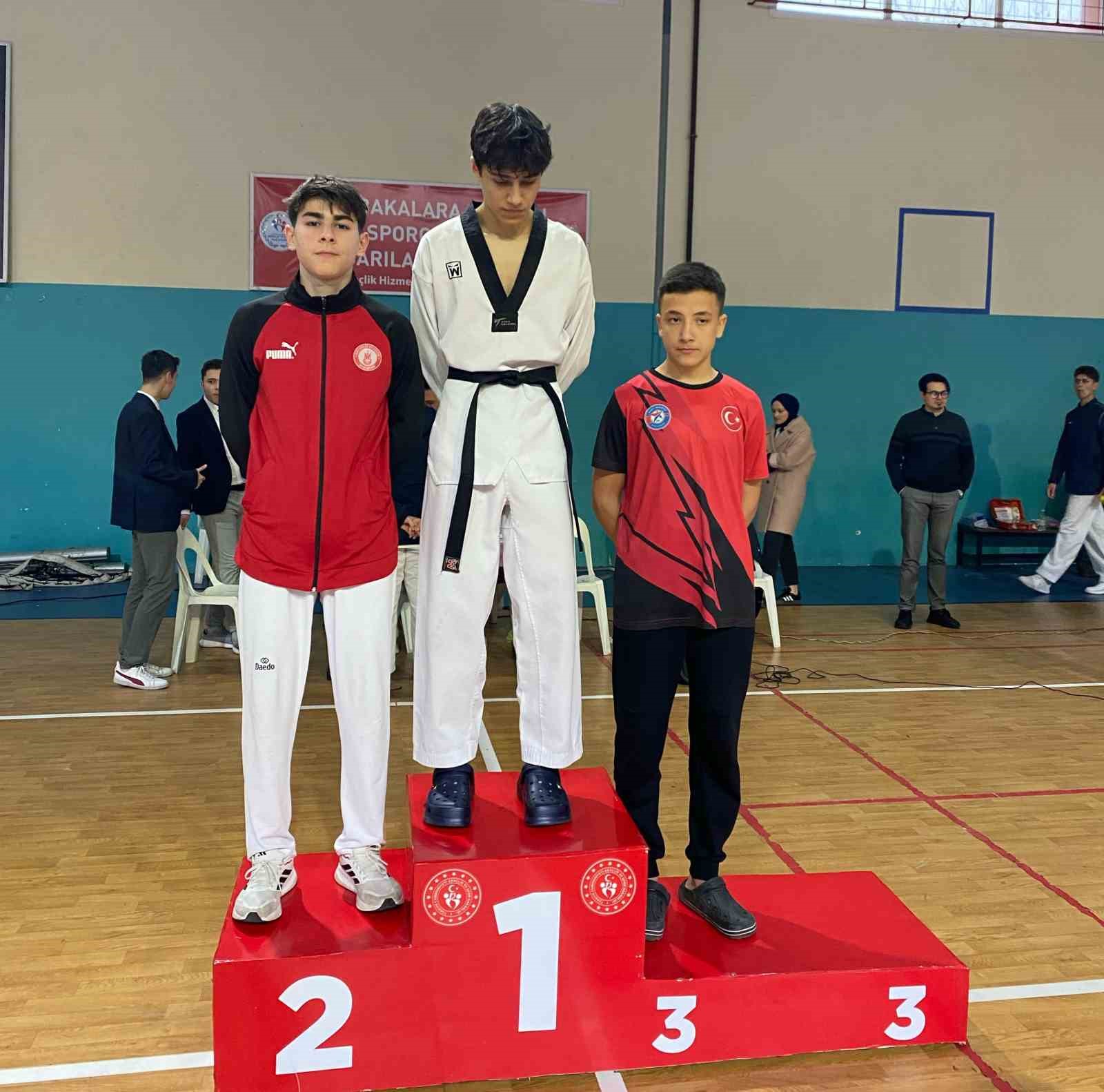 Şehzadeler Belediyesinin tekvandocularından b&uuml;y&uuml;k başarı
