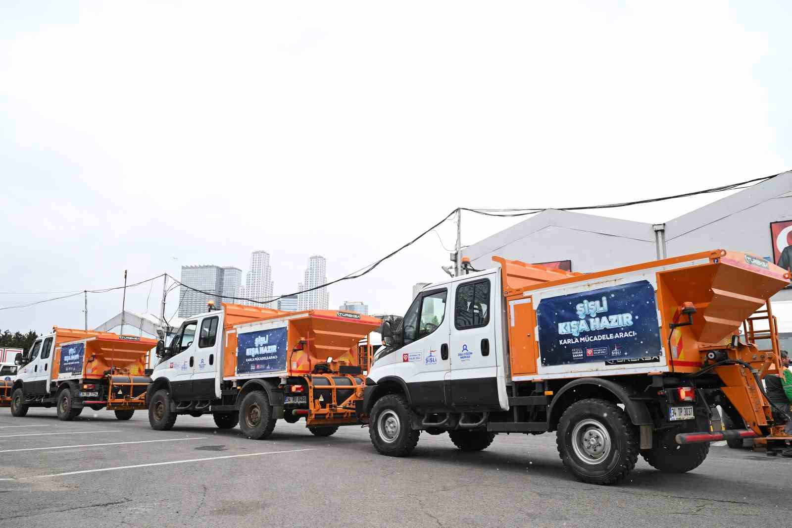 Şişli Belediyesi alarma ge&ccedil;ti: 350 personel ve 33 ara&ccedil; sahada hazır bekliyor
