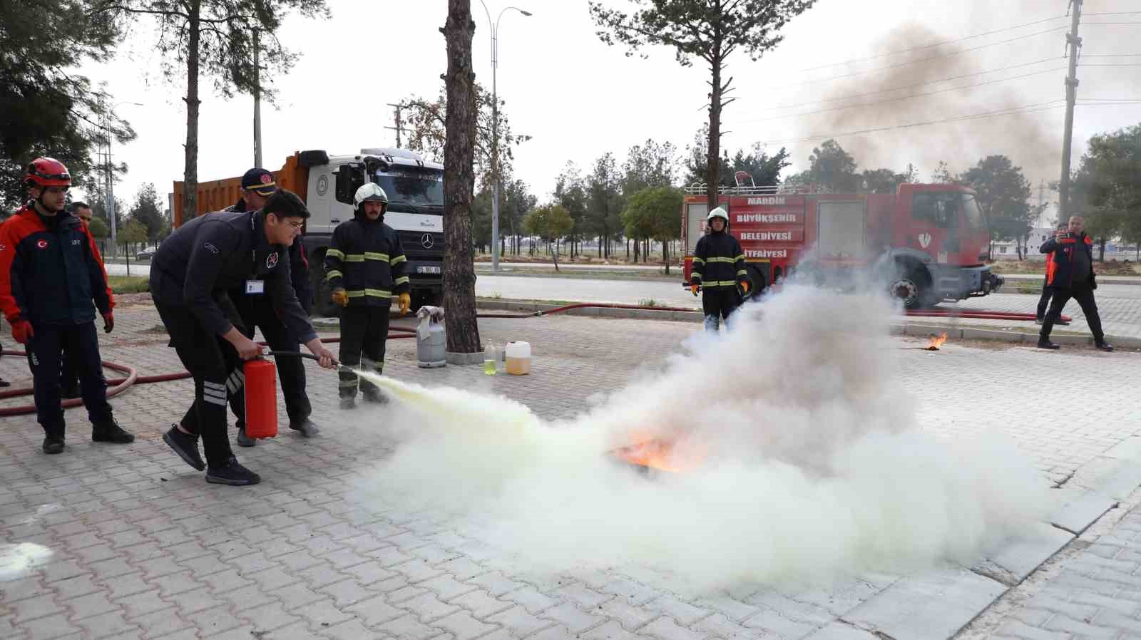 Mardin OSB&rsquo;de yangın eğitimi ve tahliye tatbikatı ger&ccedil;ekleştirildi
