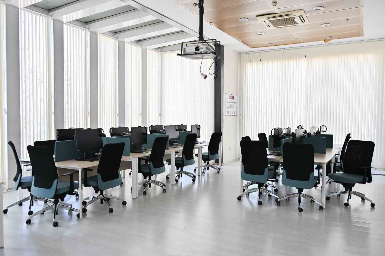 Dijital Gen&ccedil;lik Merkezi ile gen&ccedil;lere dijital gelecek i&ccedil;in fırsat
