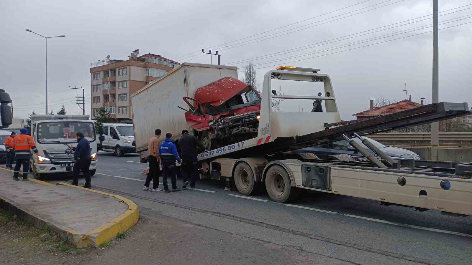 Kocaeli’de 3 araç zincirleme kazaya karıştı
