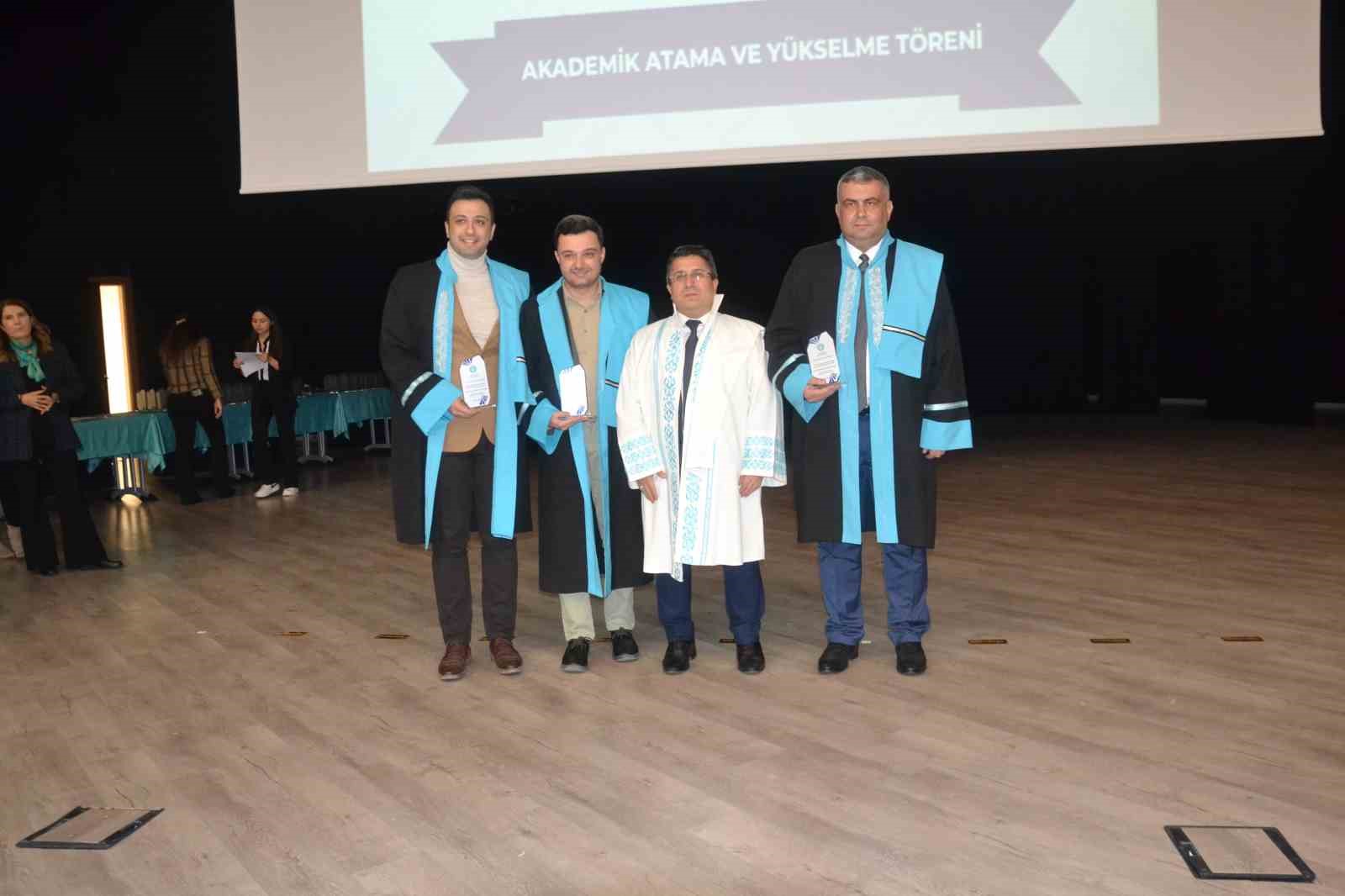 BAÜN ’de Ataması ve Yükselmesi gerçekleşen 150 Akademisyene plaket takdim edildi