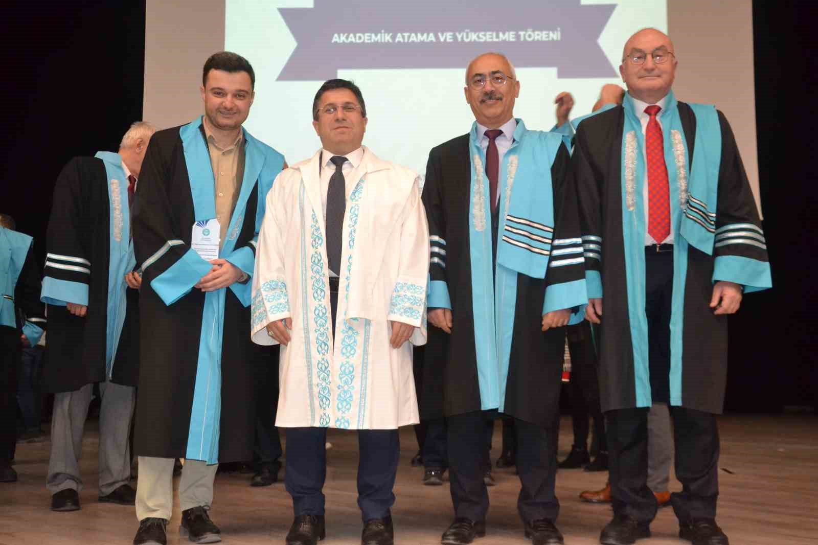 BA&Uuml;N &rsquo;de Ataması ve Y&uuml;kselmesi ger&ccedil;ekleşen 150 Akademisyene plaket takdim edildi
