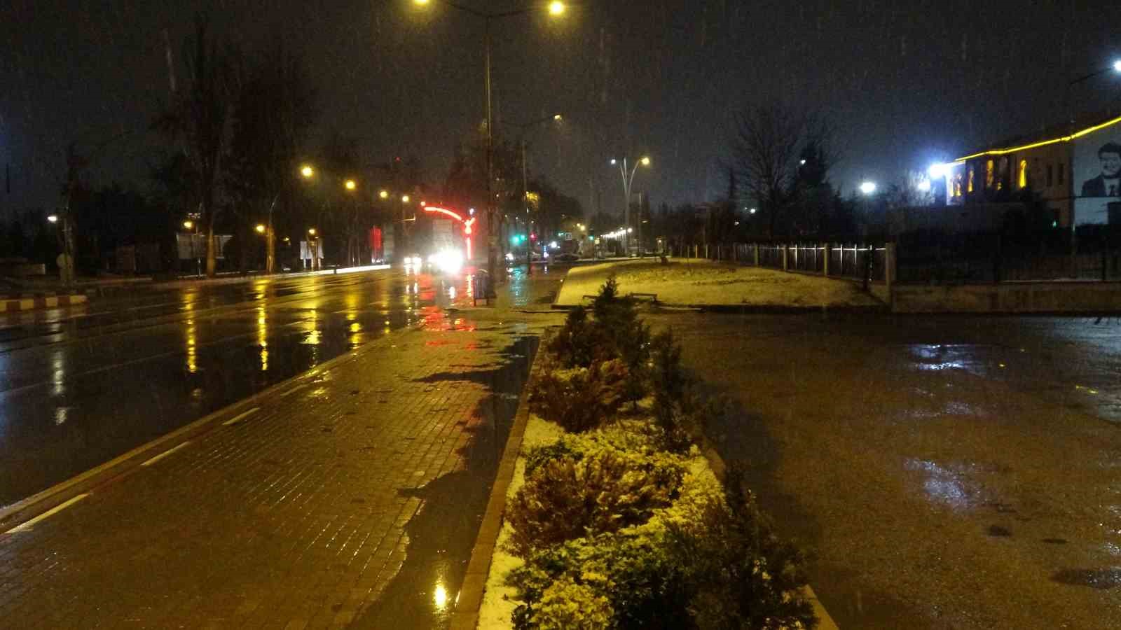 Malatya&rsquo;da kar yağışı etkili oluyor
