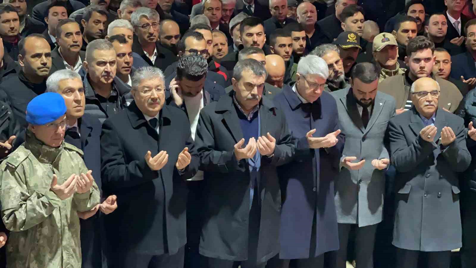 Osmaniye’de deprem şehitleri için sessiz yürüyüş ve anma programı düzenlendi