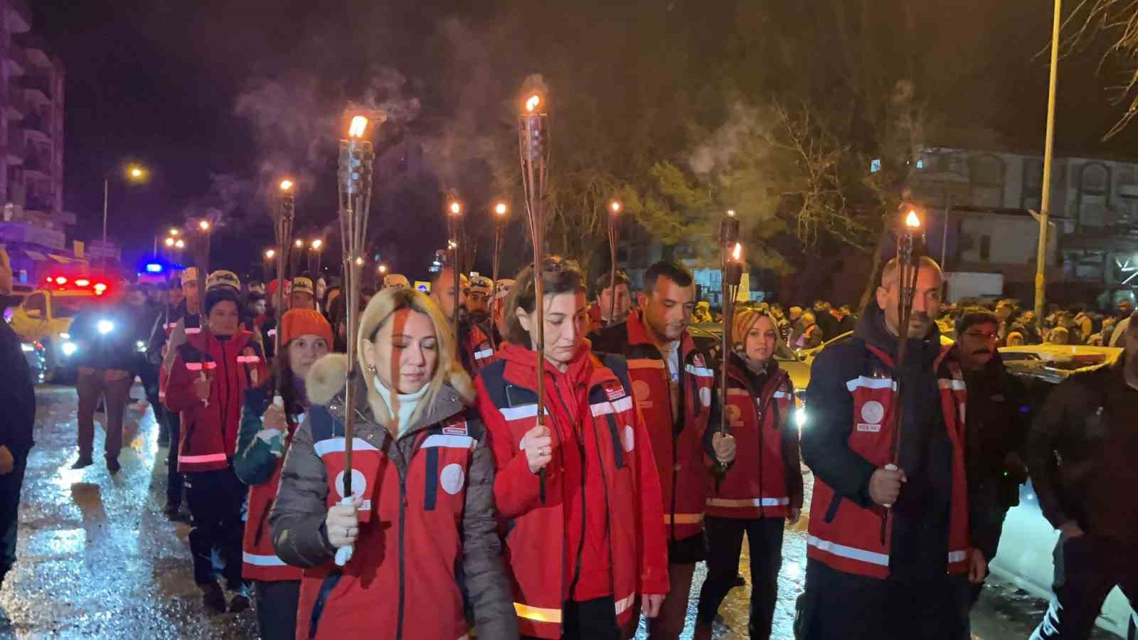 Osmaniye’de deprem şehitleri için sessiz yürüyüş ve anma programı düzenlendi
