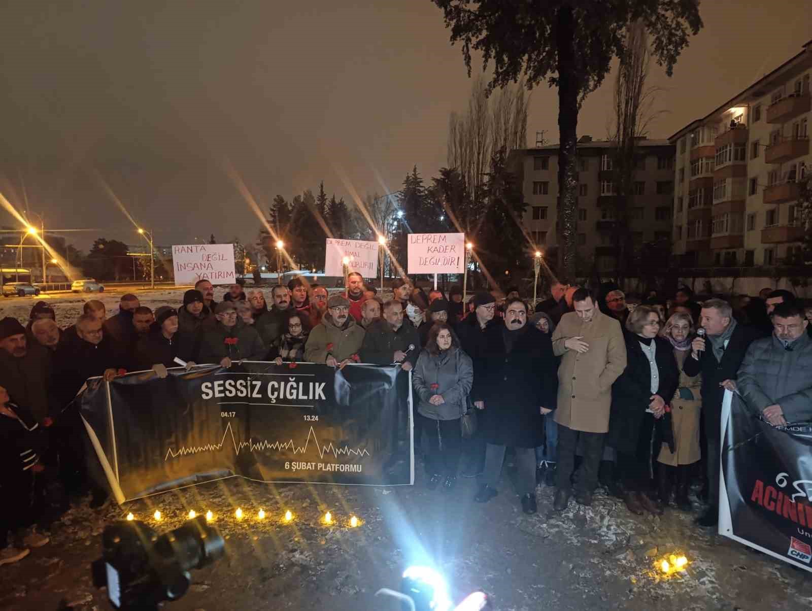 Malatya’da depremde hayatını kaybedenler 04.17’de unutulmadı