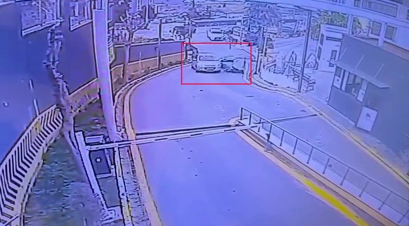 Esenyurt’ta aracının el frenini çekmeyen sürücü araçla sürüklenerek yaralandı